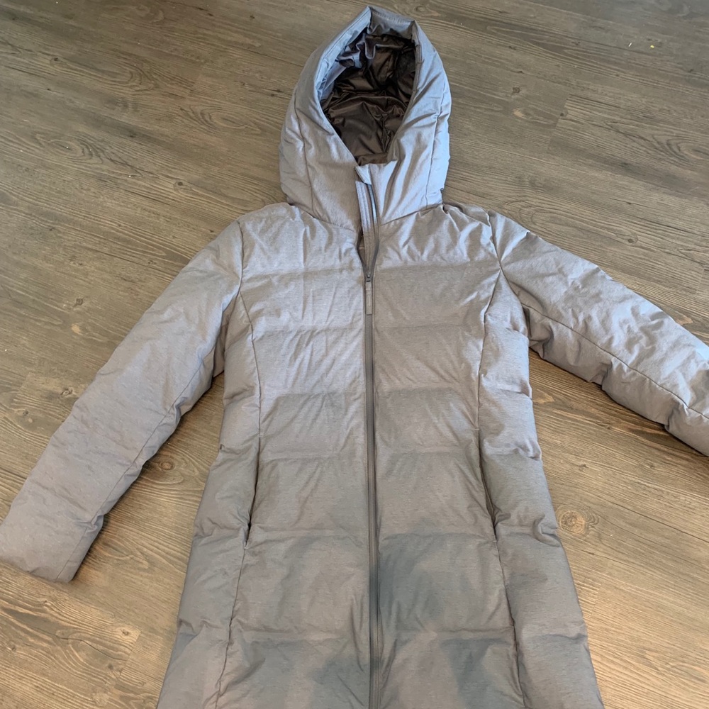 Uniqlo Puffer Coat in color Grey